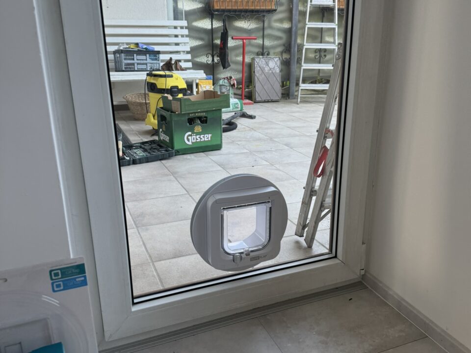 katzenklappe-klappe-katze-Glaser-Fenster-Balkontür-Tür