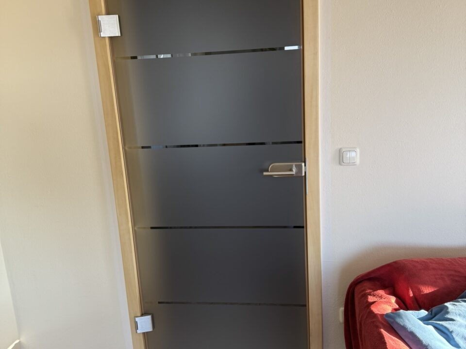 Glastür-Glaswand-Büro-Glas-Trennwand-Glastrennwand-Türe-Glaser-Glastüre-Ganzglastüre-Zimmertüre